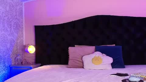 Snapshot of julieta_cortes__ chatting on June 19, 2026, 12:09 pm Julieta online show from June 19, 2026, 12:09 pm