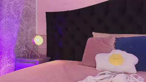 Snapshot of julieta_cortes__ chatting on June 26, 2026, 12:09 pm Julieta online show from June 26, 2026, 12:09 pm