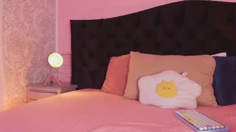 Snapshot of julieta_cortes__ chatting on July 7, 2026, 12:09 pm Julieta online show from July 7, 2026, 12:09 pm