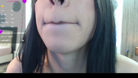 Snapshot of julieta_de_los_angeles chatting on December 18, 2024, 12:43 am Julieta online show from December 18, 2024, 12:43 am