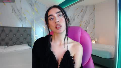 Snapshot of julieta_de_los_angeles chatting on January 22, 2025, 9:57 am Julieta online show from January 22, 2025, 9:57 am