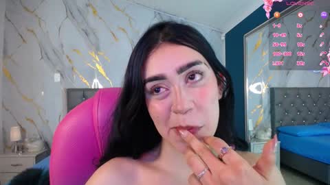 Snapshot of julieta_de_los_angeles chatting on February 18, 2025, 10:05 am Julieta online show from February 18, 2025, 10:05 am