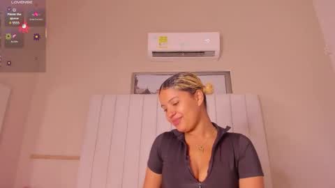 Snapshot of julieta_flower chatting on November 14, 2025, 1:43 pm Julieta IG juietaflower06 online show from November 14, 2025, 1:43 pm