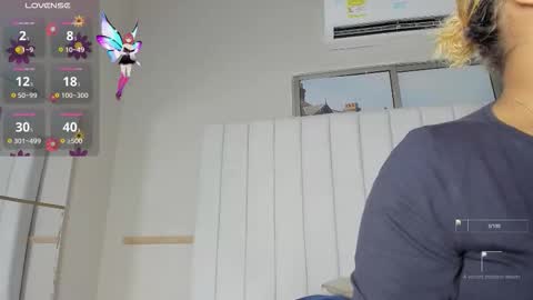 Snapshot of julieta_flower chatting on November 25, 2025, 1:33 pm Julieta IG juietaflower06 online show from November 25, 2025, 1:33 pm