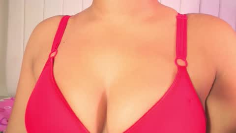 Julieta  IG juietaflower06 online show from February 18, 2026, 1:40 pm