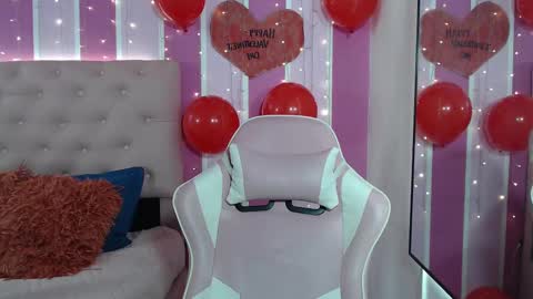 julieta_fn online show from February 14, 2025, 1:40 pm