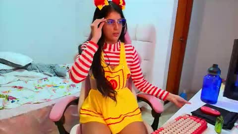 julieta_rose19 online show from October 31, 2025, 3:29 am