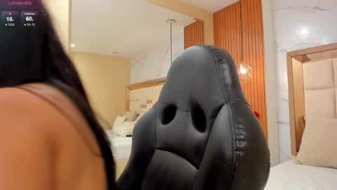     online show from November 8, 2025, 10:15 am