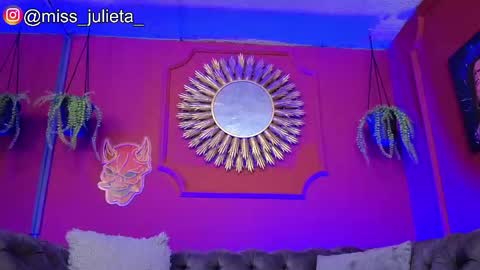 Snapshot of julieta_russell chatting on May 25, 2026, 11:49 am Julieta online show from May 25, 2026, 11:49 am