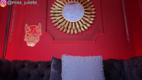 Snapshot of julieta_russell chatting on June 3, 2026, 2:33 pm Julieta online show from June 3, 2026, 2:33 pm