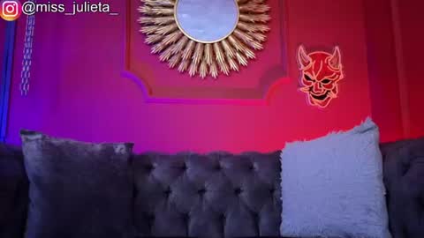 Snapshot of julieta_russell chatting on June 19, 2026, 12:09 pm Julieta online show from June 19, 2026, 12:09 pm