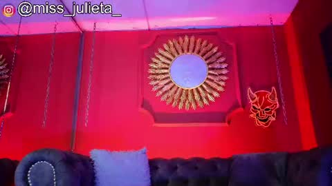  Julieta  online show from July 14, 2026, 1:06 pm