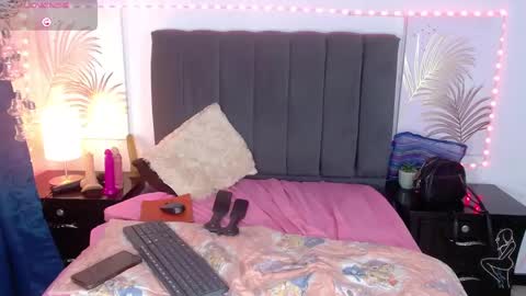 julietacollins06 online show from February 5, 2025, 5:31 pm