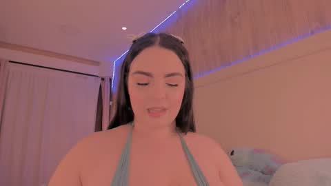 Julieta Vargas online show from March 12, 2026, 6:47 pm