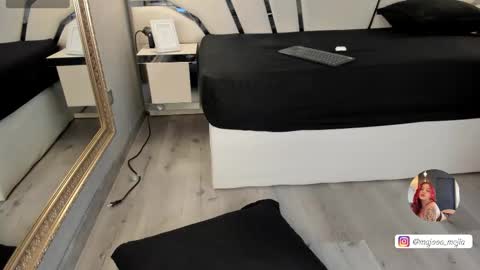 julieth_rojas online show from September 20, 2025, 4:57 am