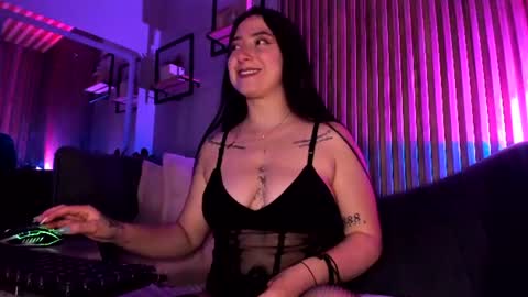Snapshot of juliethcruz chatting on June 15, 2026, 7:27 pm online show from June 15, 2026, 7:27 pm