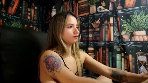 Snapshot of julietta__jackson chatting on February 18, 2025, 8:47 pm Julietta Jackson online show from February 18, 2025, 8:47 pm