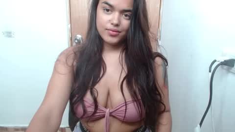 Snapshot of julietta_l chatting on January 31, 2025, 4:27 pm Juli online show from January 31, 2025, 4:27 pm