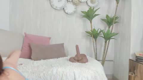 Snapshot of julietta_pink chatting on June 13, 2026, 4:21 am Julieta online show from June 13, 2026, 4:21 am