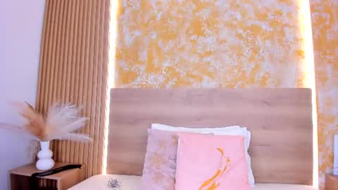 Snapshot of julietta_pink chatting on July 11, 2026, 4:32 pm Julieta online show from July 11, 2026, 4:32 pm