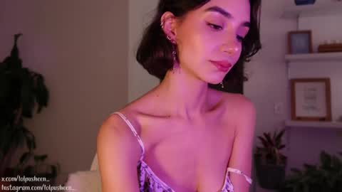 Snapshot of juliette_dee chatting on January 19, 2025, 8:41 pm Juliette Dee online show from January 19, 2025, 8:41 pm