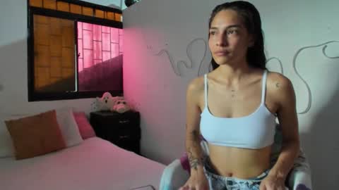 Snapshot of juliette_sweet05 chatting on November 9, 2025, 4:05 pm juliette online show from November 9, 2025, 4:05 pm