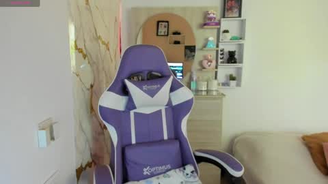Snapshot of juliette_sweet05 chatting on May 13, 2026, 4:37 pm juliette online show from May 13, 2026, 4:37 pm