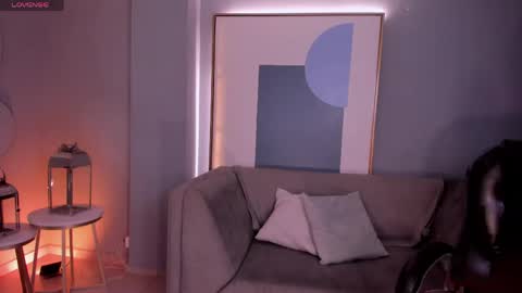 Snapshot of juliettemoreaux chatting on April 17, 2026, 7:17 pm Juliette Moreau online show from April 17, 2026, 7:17 pm