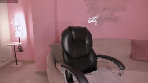 Snapshot of juliettemoreaux chatting on May 6, 2026, 6:57 pm Juliette Moreau online show from May 6, 2026, 6:57 pm