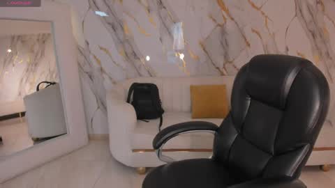 Snapshot of juliettemoreaux chatting on May 15, 2026, 9:22 pm Juliette Moreau online show from May 15, 2026, 9:22 pm