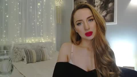 JulietteSensual online show from January 25, 2025, 9:35 pm