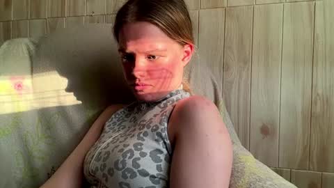 Snapshot of juligwartney chatting on June 17, 2026, 3:24 pm Malin online show from June 17, 2026, 3:24 pm