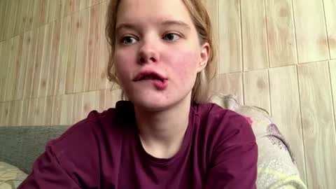 Snapshot of juligwartney chatting on July 1, 2026, 6:37 am Malin online show from July 1, 2026, 6:37 am