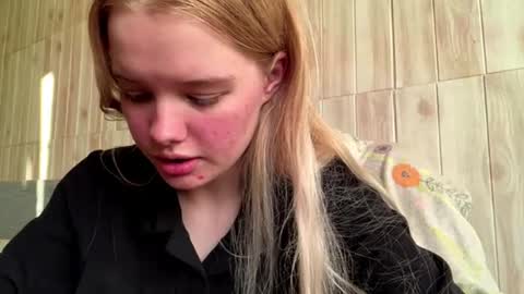 Snapshot of juligwartney chatting on July 5, 2026, 3:19 pm Malin online show from July 5, 2026, 3:19 pm