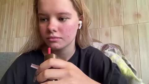 Snapshot of juligwartney chatting on July 17, 2026, 6:53 am Malin online show from July 17, 2026, 6:53 am