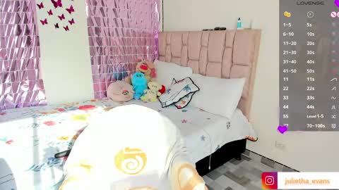 juliietha_evanss online show from April 28, 2026, 9:09 pm