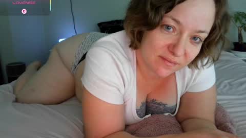 Snapshot of julimonroe chatting on May 7, 2026, 4:51 am Juli Monroe online show from May 7, 2026, 4:51 am