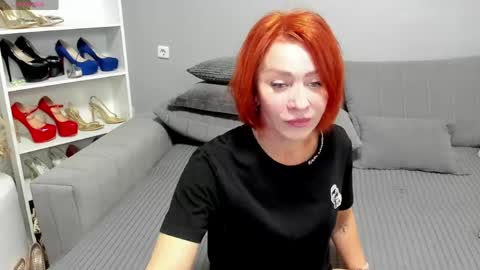 jullia_moor online show from May 1, 2026, 11:42 pm