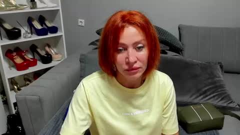 Snapshot of jullia_moor chatting on June 19, 2026, 10:57 pm jullia_moor online show from June 19, 2026, 10:57 pm