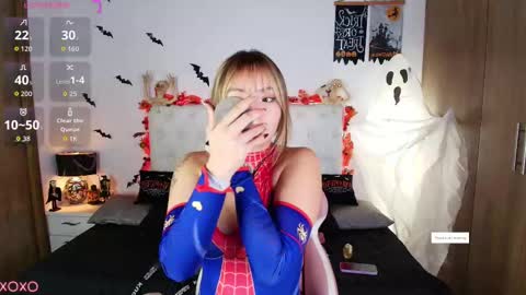 jullianapriv_ online show from October 6, 2025, 2:25 pm