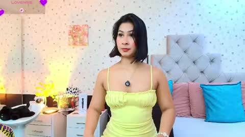 Julieta Reyes   online show from April 24, 2026, 11:56 am