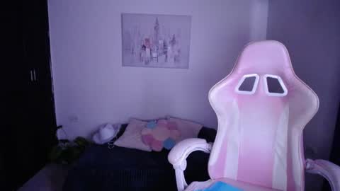 Snapshot of jully_dreams chatting on May 17, 2026, 4:03 pm July online show from May 17, 2026, 4:03 pm
