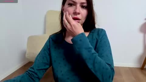 Jully online show from April 30, 2026, 7:09 pm