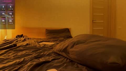 Snapshot of julya_flowerss chatting on February 19, 2026, 7:43 pm Hloya online show from February 19, 2026, 7:43 pm