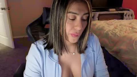 julyclb online show from May 17, 2026, 12:08 am