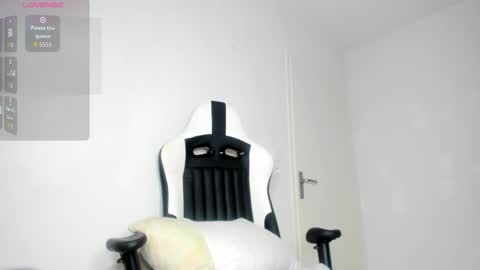 Snapshot of julyssa_sanders chatting on November 17, 2025, 11:54 pm July online show from November 17, 2025, 11:54 pm