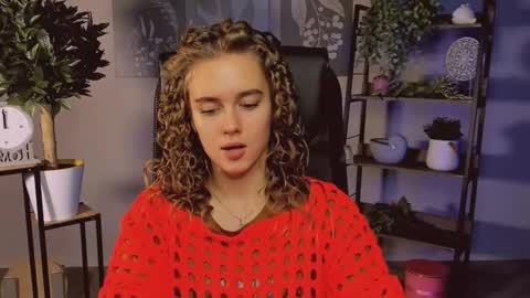 junewoods online show from November 21, 2025, 12:15 pm