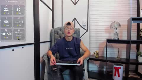 Junior online show from October 25, 2025, 9:42 pm