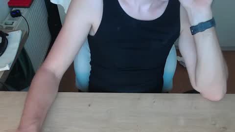 Snapshot of junk2711 chatting on August 3, 2026, 5:38 pm junk2711 online show from August 3, 2026, 5:38 pm