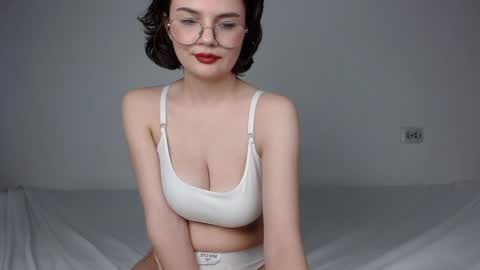 JunneWers online show from February 3, 2025, 9:39 pm